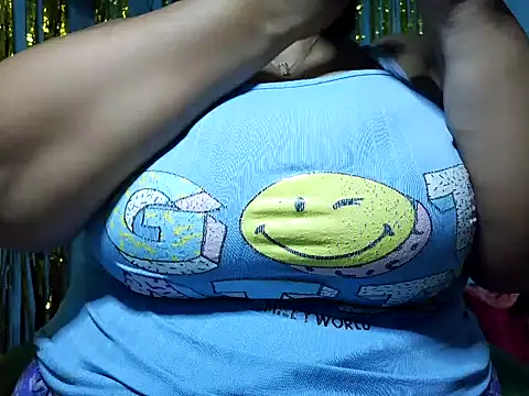 Snapshot of schoco_milff chatting on 6, 7, 2026 schoco milff online show from 6, 7, 2026