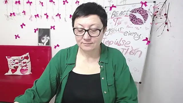 EmilyL0ve online show from 14, 3, 2026