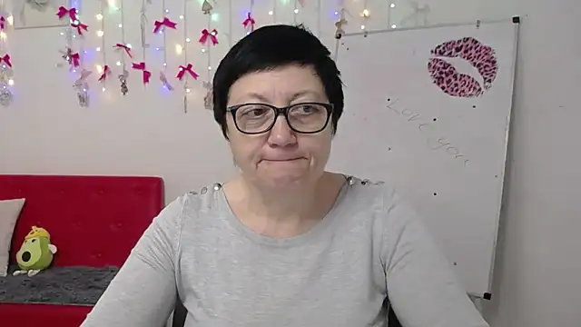 EmilyL0ve online show from 19, 4, 2026