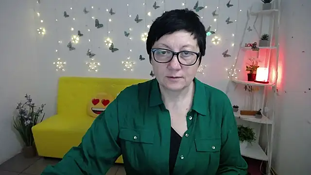 EmilyL0ve online show from 22, 4, 2026