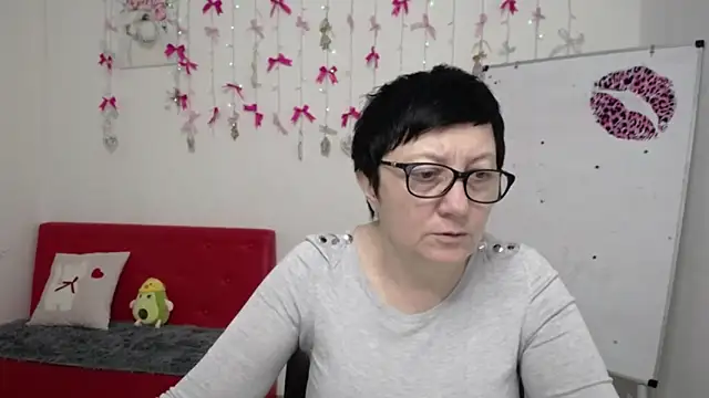 EmilyL0ve online show from 23, 4, 2026