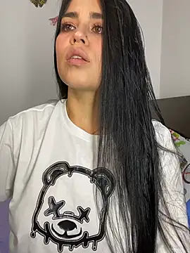 sophyy white online show from 22, 4, 2026