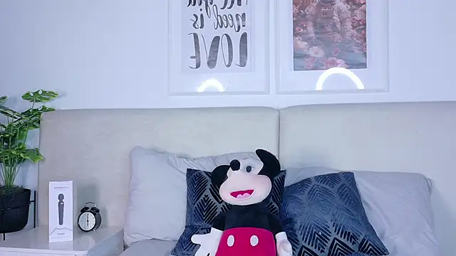 soffy hilltom online show from 5, 3, 2026