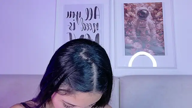 soffy hilltom online show from 10, 3, 2026