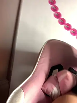 Snapshot of DulcePiink chatting on 3, 3, 2026 DulcePiink online show from 3, 3, 2026