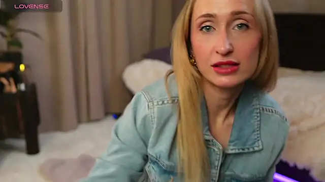 Emely Moon online show from 25, 4, 2026