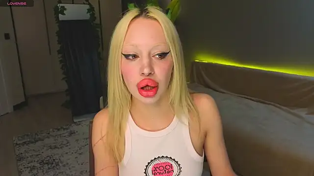 Luna Beverly online show from 26, 4, 2026