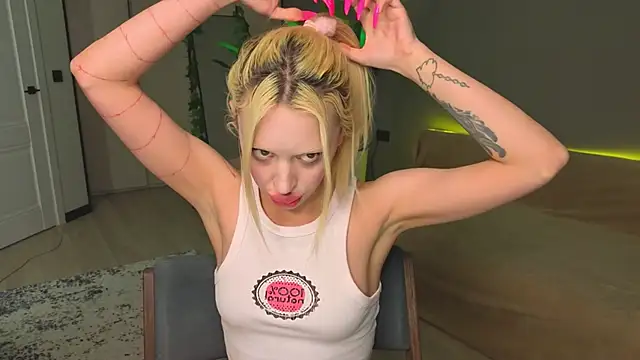 Luna Beverly online show from 28, 4, 2026