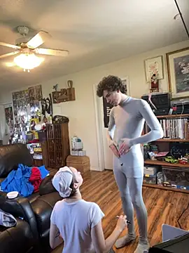 Snapshot of SugarNCinnamon chatting on 4, 4, 2026 SugarNCinnamon online show from 4, 4, 2026