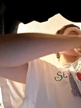 Snapshot of SugarNCinnamon chatting on 8, 4, 2026 SugarNCinnamon online show from 8, 4, 2026