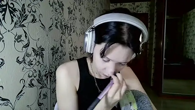 LxayBloom online show from 25, 3, 2026