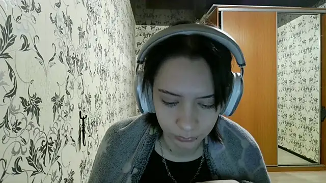 LxayBloom online show from 15, 4, 2026