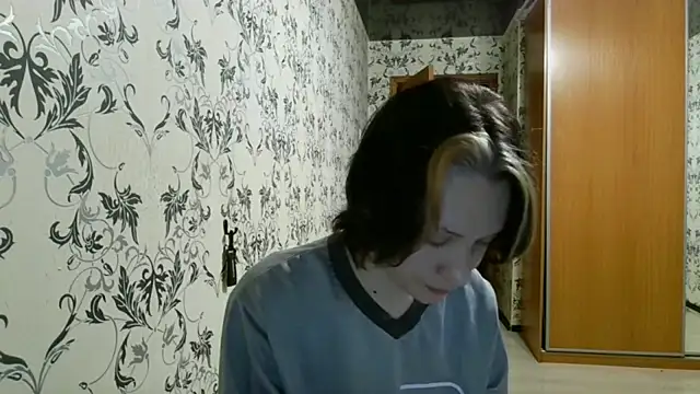 LxayBloom online show from 28, 4, 2026