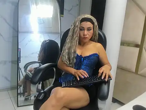 LauraScarlet online show from 13, 1, 2026