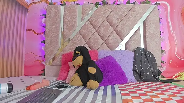 emily velvet   online show from 27, 4, 2026