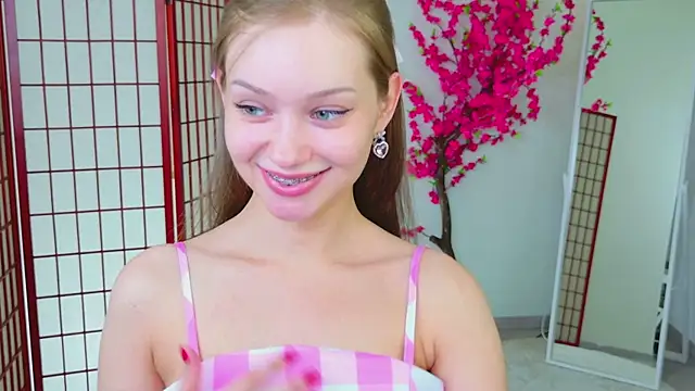 Snapshot of sheilaa_pink chatting on 5, 5, 2026 sheilaa pink online show from 5, 5, 2026