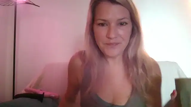 Pxetiteblonde1 online show from 8, 1, 2026