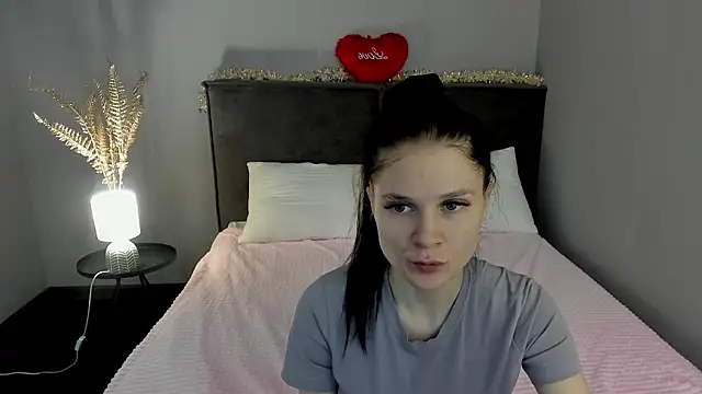 SkinyJoys online show from 15, 2, 2026