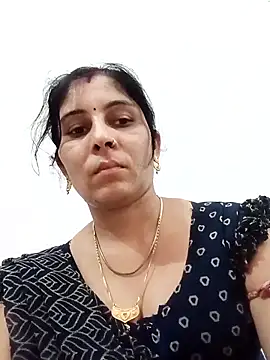 Snapshot of Hot_ree85 chatting on 29, 4, 2026 Hot ree85 online show from 29, 4, 2026