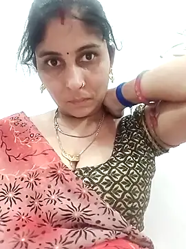 Snapshot of Hot_ree85 chatting on 4, 5, 2026 Hot ree85 online show from 4, 5, 2026
