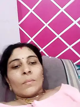 Snapshot of Hot_ree85 chatting on 6, 5, 2026 Hot ree85 online show from 6, 5, 2026