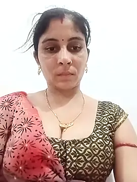 Snapshot of Hot_ree85 chatting on 6, 5, 2026 Hot ree85 online show from 6, 5, 2026