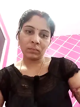 Snapshot of Hot_ree85 chatting on 13, 5, 2026 Hot ree85 online show from 13, 5, 2026
