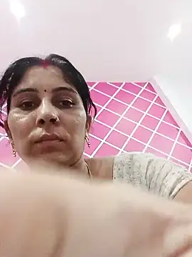 Snapshot of Hot_ree85 chatting on 17, 5, 2026 Hot ree85 online show from 17, 5, 2026