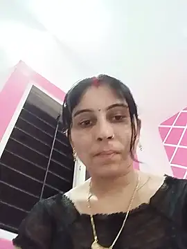 Snapshot of Hot_ree85 chatting on 19, 5, 2026 Hot ree85 online show from 19, 5, 2026