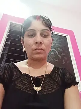 Snapshot of Hot_ree85 chatting on 24, 5, 2026 Hot ree85 online show from 24, 5, 2026
