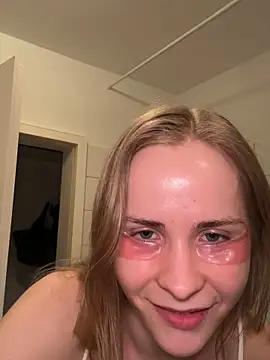 Sunny Eve online show from 5, 4, 2026