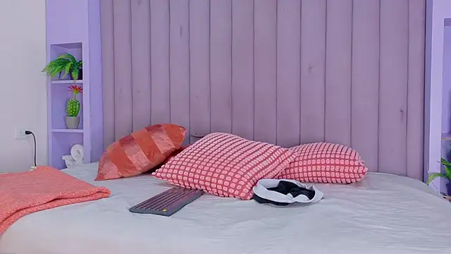 AmberStonne   online show from 22, 4, 2026