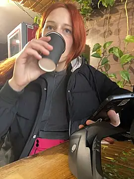 Lily Viola online show from 5, 2, 2026