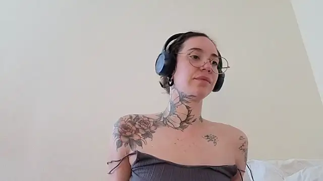 Snapshot of Dirty_Pink chatting on 8, 6, 2026 Dirty Pink online show from 8, 6, 2026