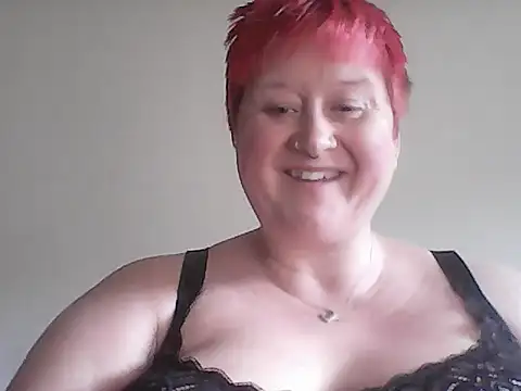 BustyRedxx online show from 28, 4, 2026