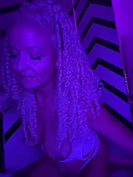 Natasha holz online show from 7, 4, 2026