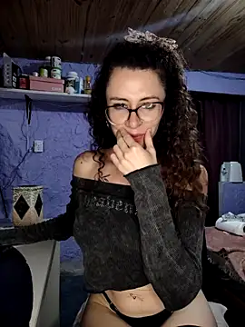 Nanucurlyxx online show from 7, 4, 2026