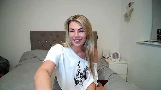 Scarlett the girlnextdoor online show from 18, 3, 2026
