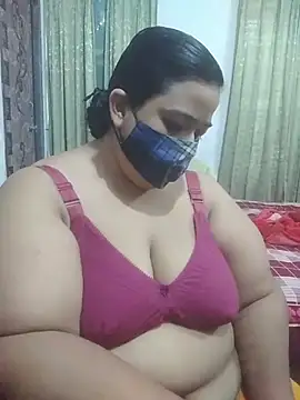 Snapshot of momo_loves chatting on 26, 6, 2026 momo loves online show from 26, 6, 2026