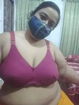 Snapshot of momo_loves chatting on 8, 7, 2026 momo loves online show from 8, 7, 2026
