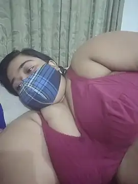 Snapshot of momo_loves chatting on 15, 7, 2026 momo loves online show from 15, 7, 2026