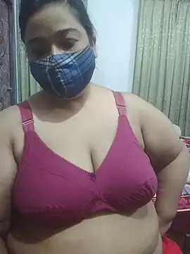 Snapshot of momo_loves chatting on 31, 7, 2026 momo loves online show from 31, 7, 2026