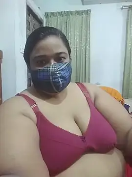 Snapshot of momo_loves chatting on 1, 8, 2026 momo loves online show from 1, 8, 2026