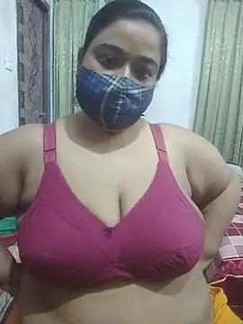 Snapshot of momo_loves chatting on 1, 8, 2026 momo loves online show from 1, 8, 2026