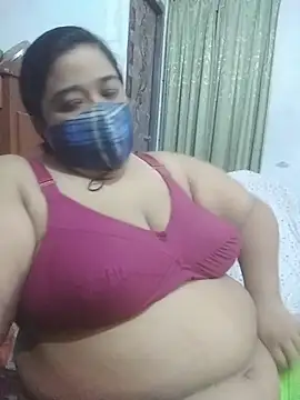 Snapshot of momo_loves chatting on 2, 8, 2026 momo loves online show from 2, 8, 2026
