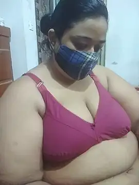 Snapshot of momo_loves chatting on 3, 8, 2026 momo loves online show from 3, 8, 2026