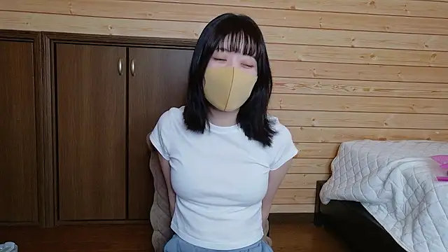Snapshot of minami_room chatting on 4, 6, 2026 minami room online show from 4, 6, 2026