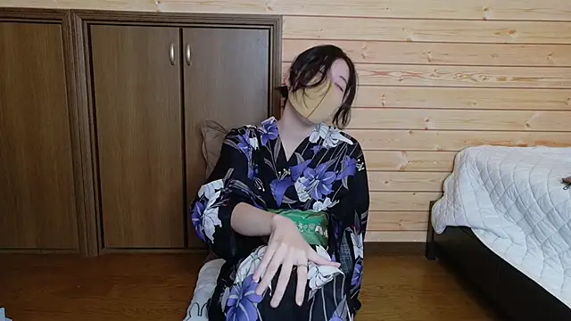 Snapshot of minami_room chatting on 6, 6, 2026 minami room online show from 6, 6, 2026