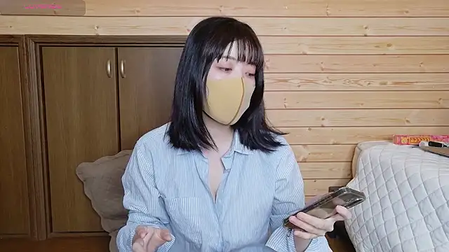 Snapshot of minami_room chatting on 13, 6, 2026 minami room online show from 13, 6, 2026