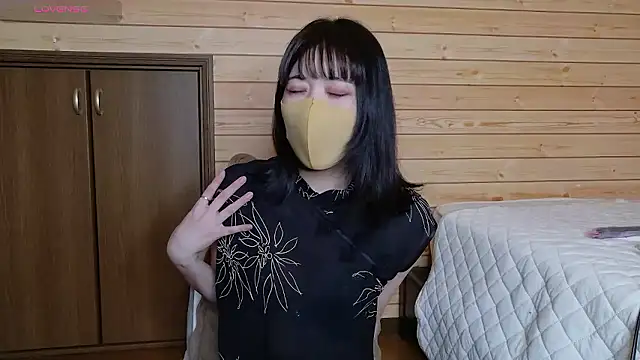 Snapshot of minami_room chatting on 18, 6, 2026 minami room online show from 18, 6, 2026
